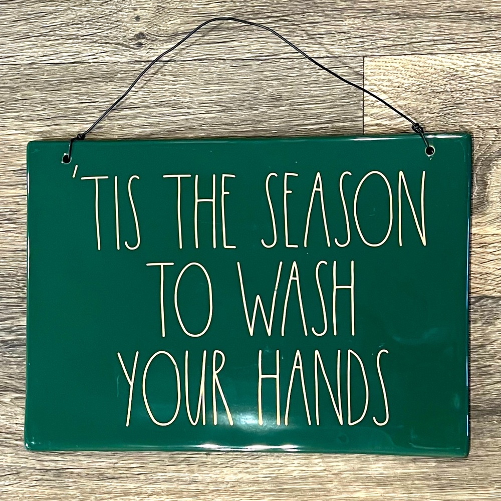 *New in box* Rae Dunn holiday wall hanger